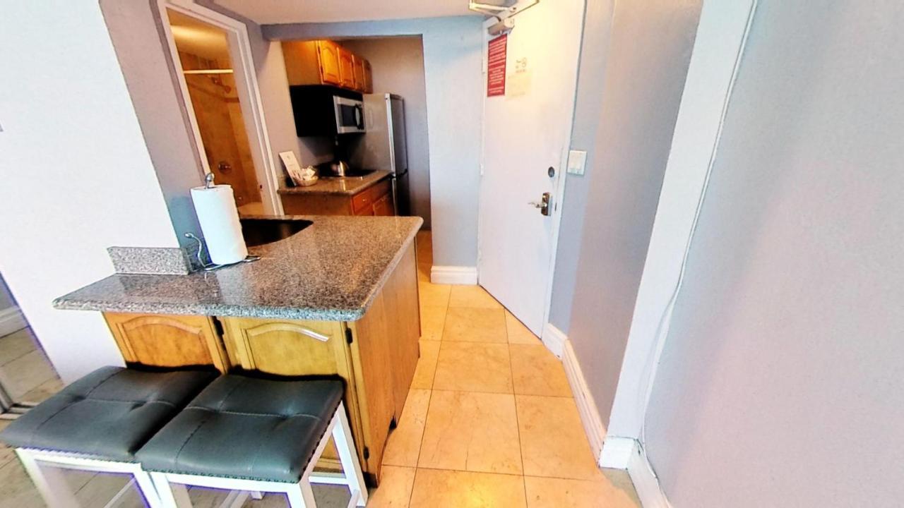 Castle 828 Oceanfront View With Balcony, Pool, Tennis, Beach Access And Free Parking! 마이애미 비치 외부 사진