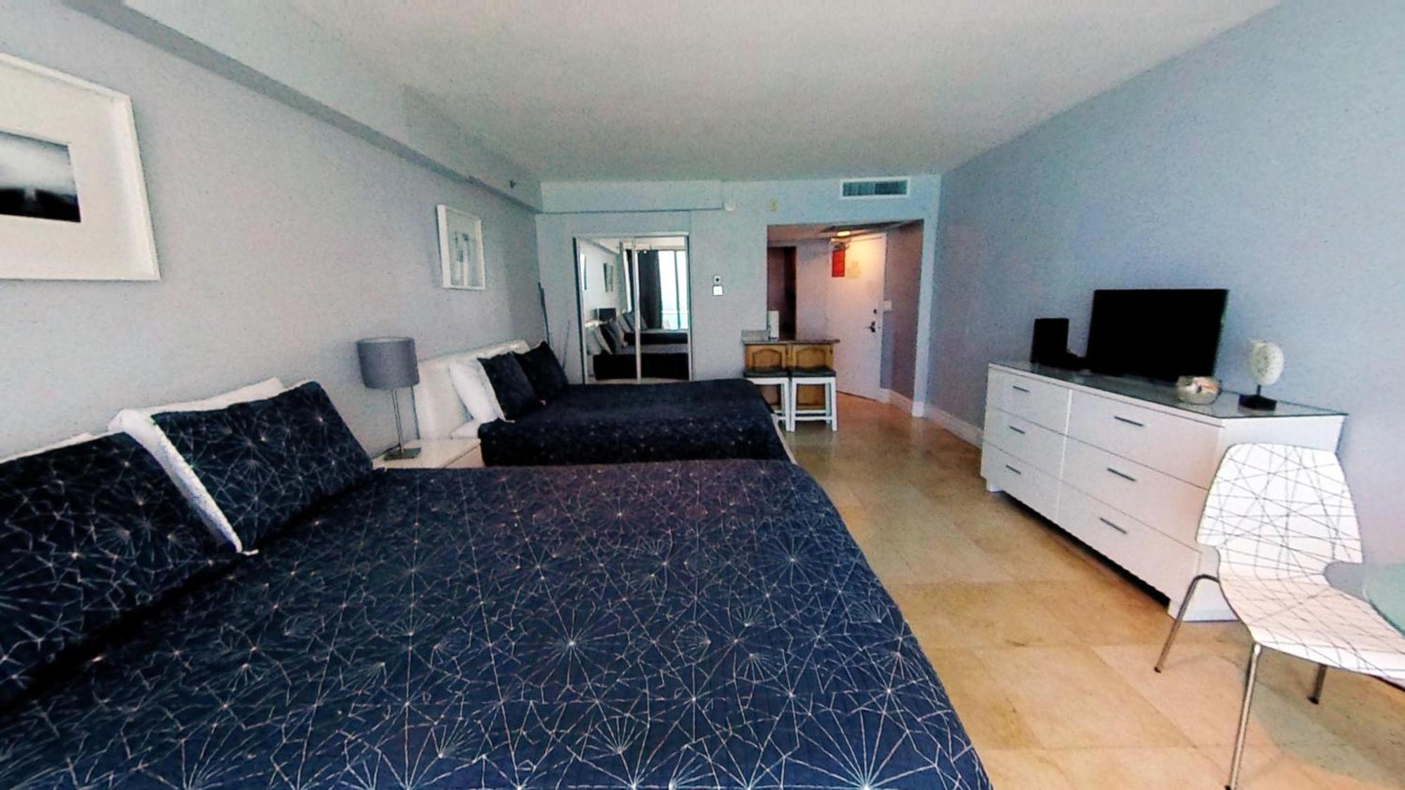 Castle 828 Oceanfront View With Balcony, Pool, Tennis, Beach Access And Free Parking! 마이애미 비치 객실 사진